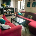 Escanlar Hostel *