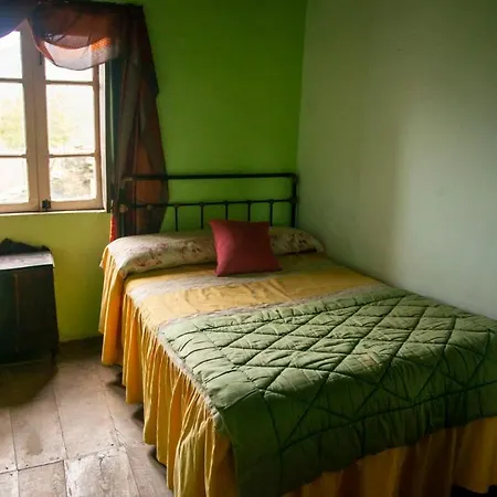 Escanlar Hostel *